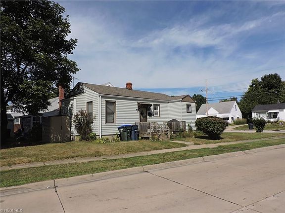 3rd image of 1020 Roosevelt Ave