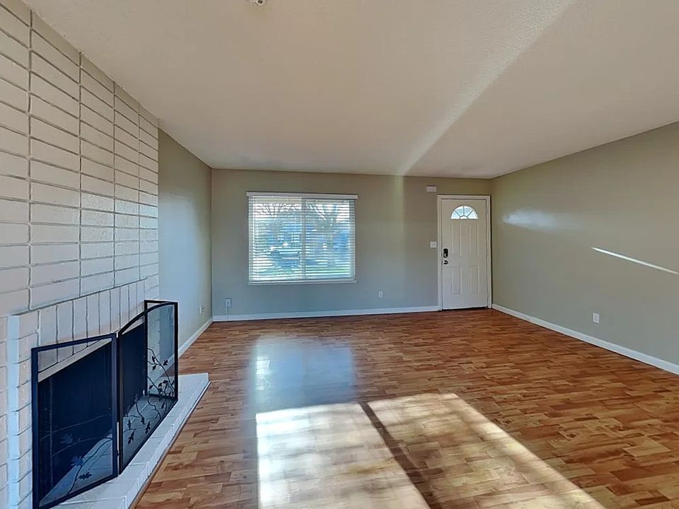 1st image of 42 Arlington Dr