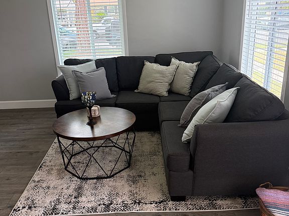 3rd image of 525 N Niagara St #525