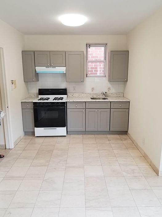 Large Eatin kitchen.