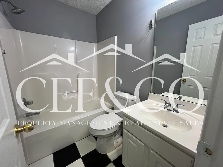 305 Vinyard Rd — Photo 9