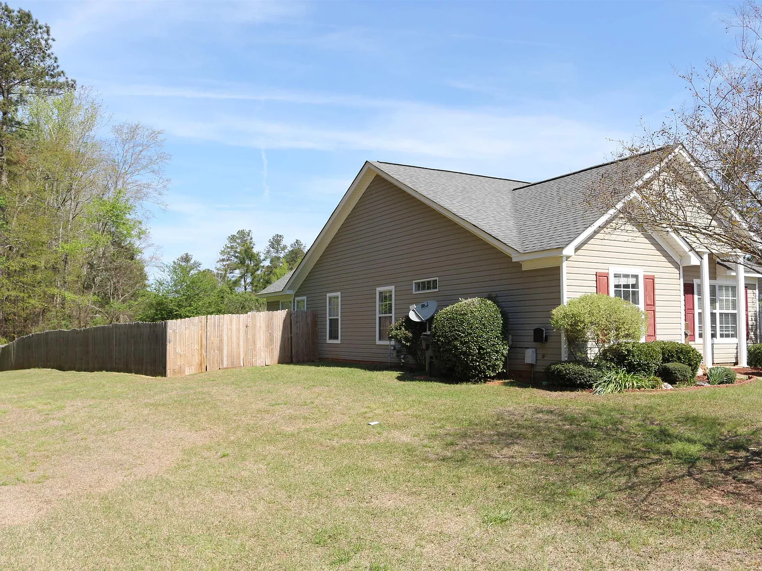 3 bed, 1500 sqft, $2,000 — Photo 3