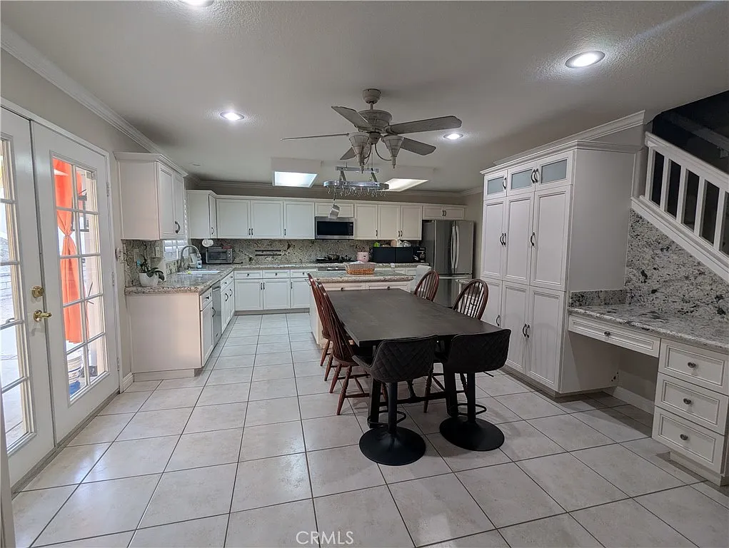 3 bed, 2341 sqft, $1,350 — Photo 2