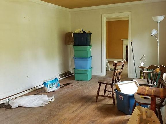 4th image of 1006 Grove Ave