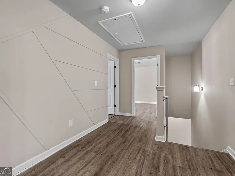 475 Louise Way — Photo 31