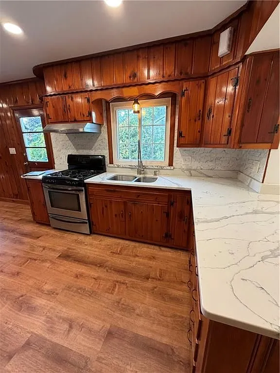 3 bed, 3.0 bath, 1415 sqft, $3,200 — Photo 3