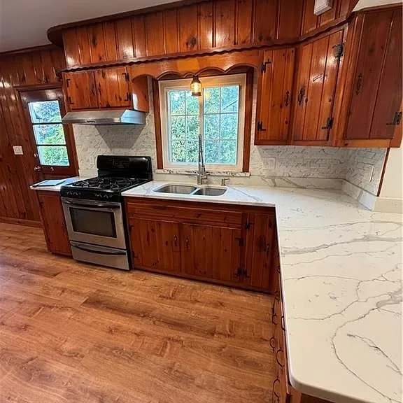 190 E Shore Dr — Photo 3