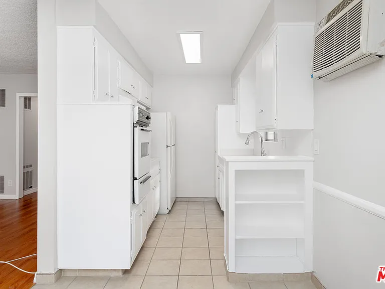 1023 N Laurel Ave #2 — Photo 7