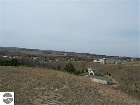 4th image of 9337 S Lake Leelanau Dr