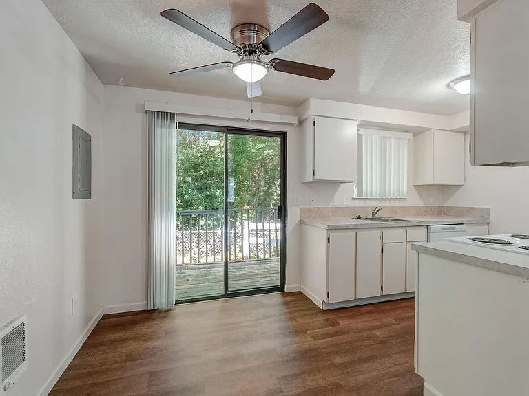 Brookwood Firs Apartments — Photo 23