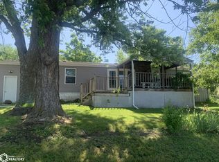 901 NE Locust St, Leon, IA 50144