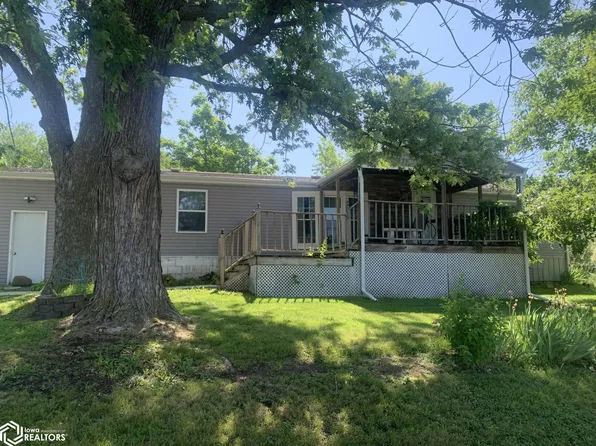 901 NE Locust St, Leon, IA 50144
