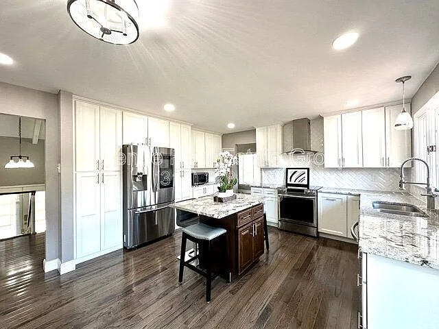 429 Staines Ct — Photo 8