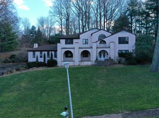 5 Constitution Dr, Leonardo, NJ 07737