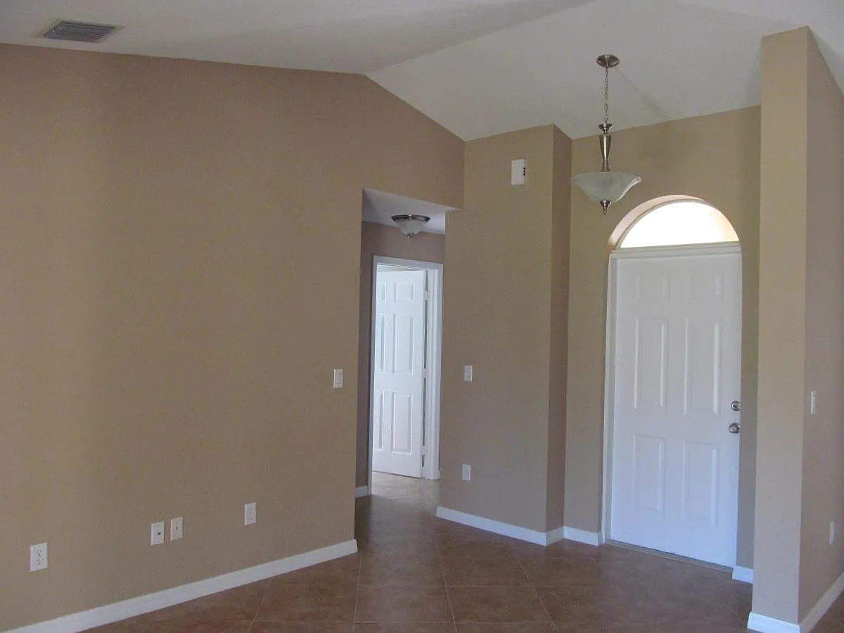 3 bed, 2042 sqft, $2,499 — Photo 3