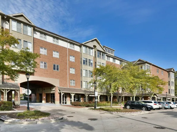 100 N Bokelman St APT 424, Roselle, IL 60172