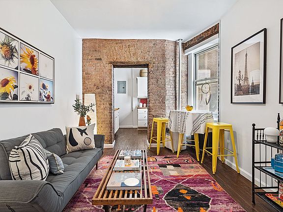 2nd image of 125 E 4th St APT 1