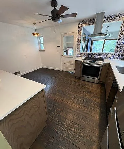 213 W Summit St — Photo 5