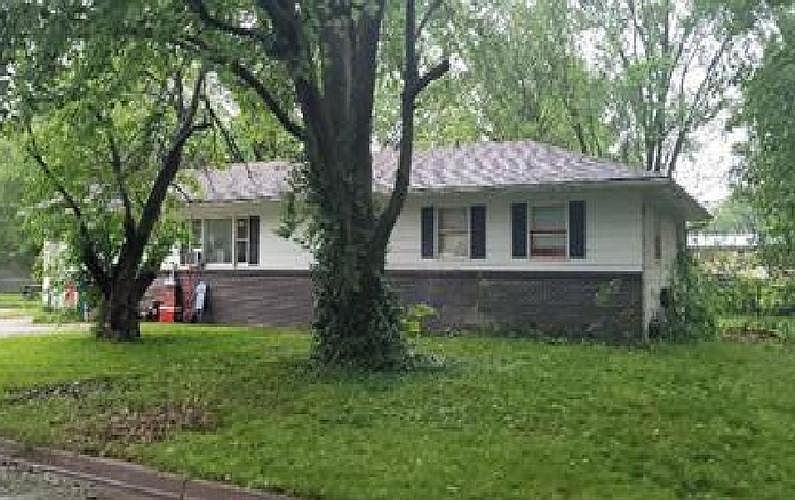 1st image of 553 W Pearl St