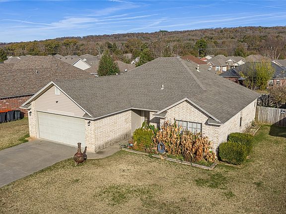 4th image of 1928 Plum Creek Ln