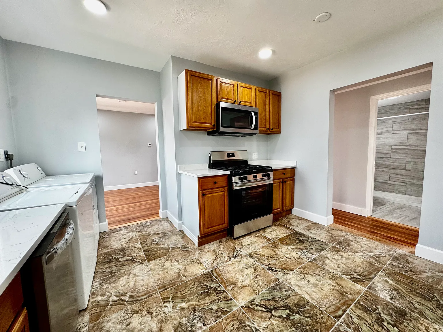 4 bed, 1200 sqft, $3,600 — Photo 2