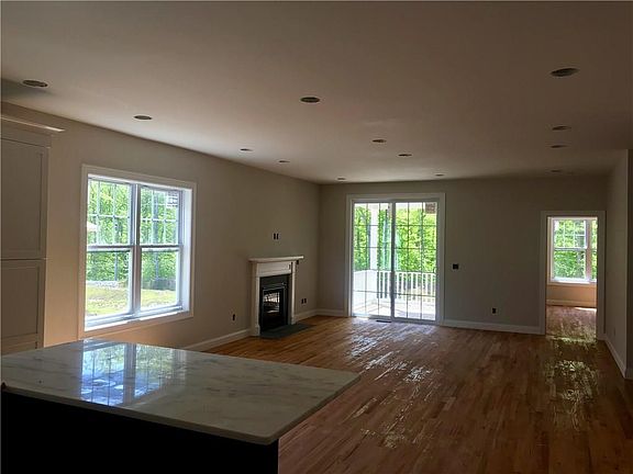 5th image of 202 Seawynds Dr N