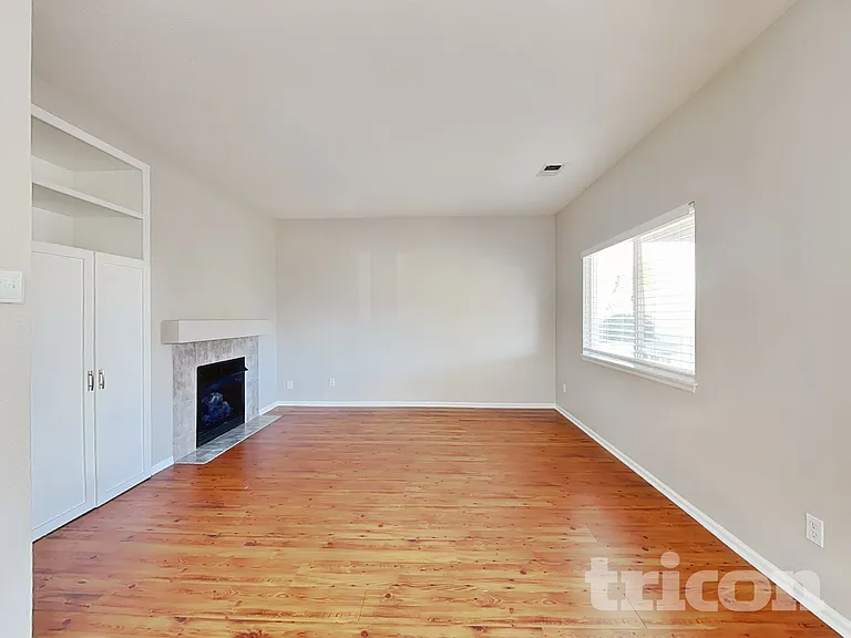 13937 E 105th Pl — Photo 2