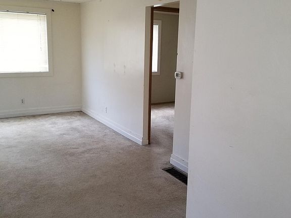 5th image of 10544 Linden Ave N