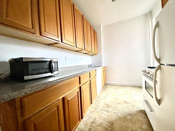 4th image of 160 Claremont Ave APT 5I