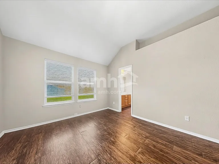 912 Buffalo Springs Dr — Photo 9
