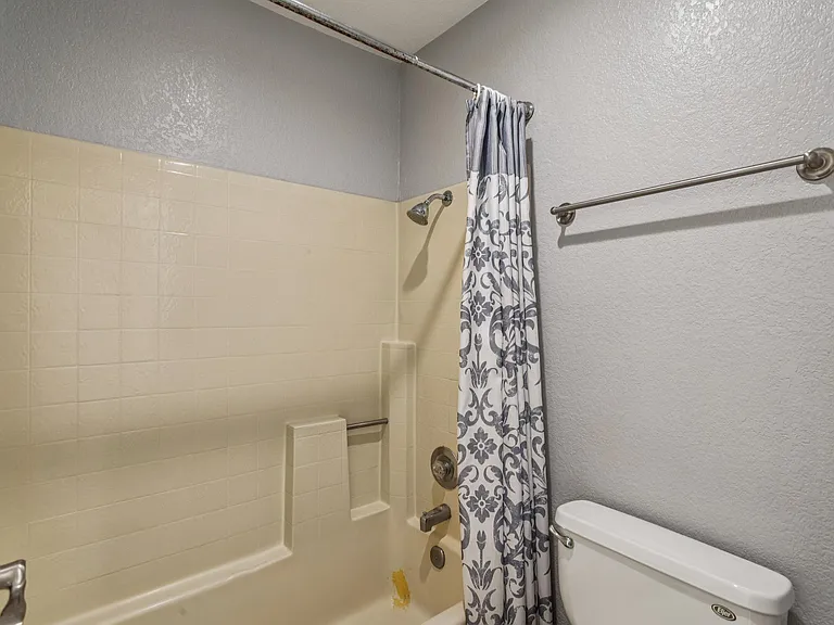 600 Canyon Oaks Dr #F — Photo 27