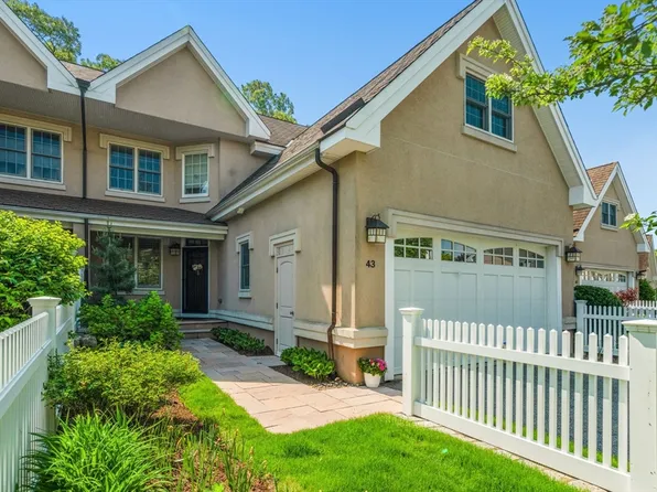 287 Langley Rd Unit 43, Newton, MA 02459