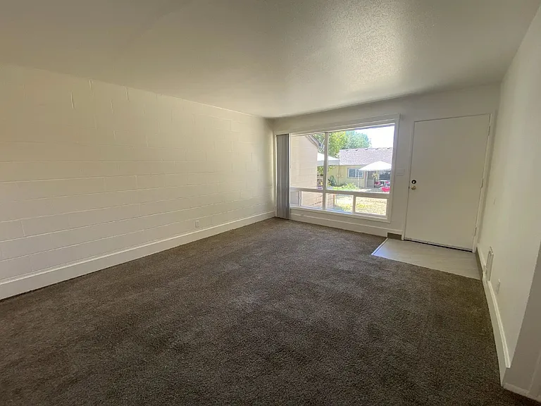 757 NE Alameda Ave — Photo 8