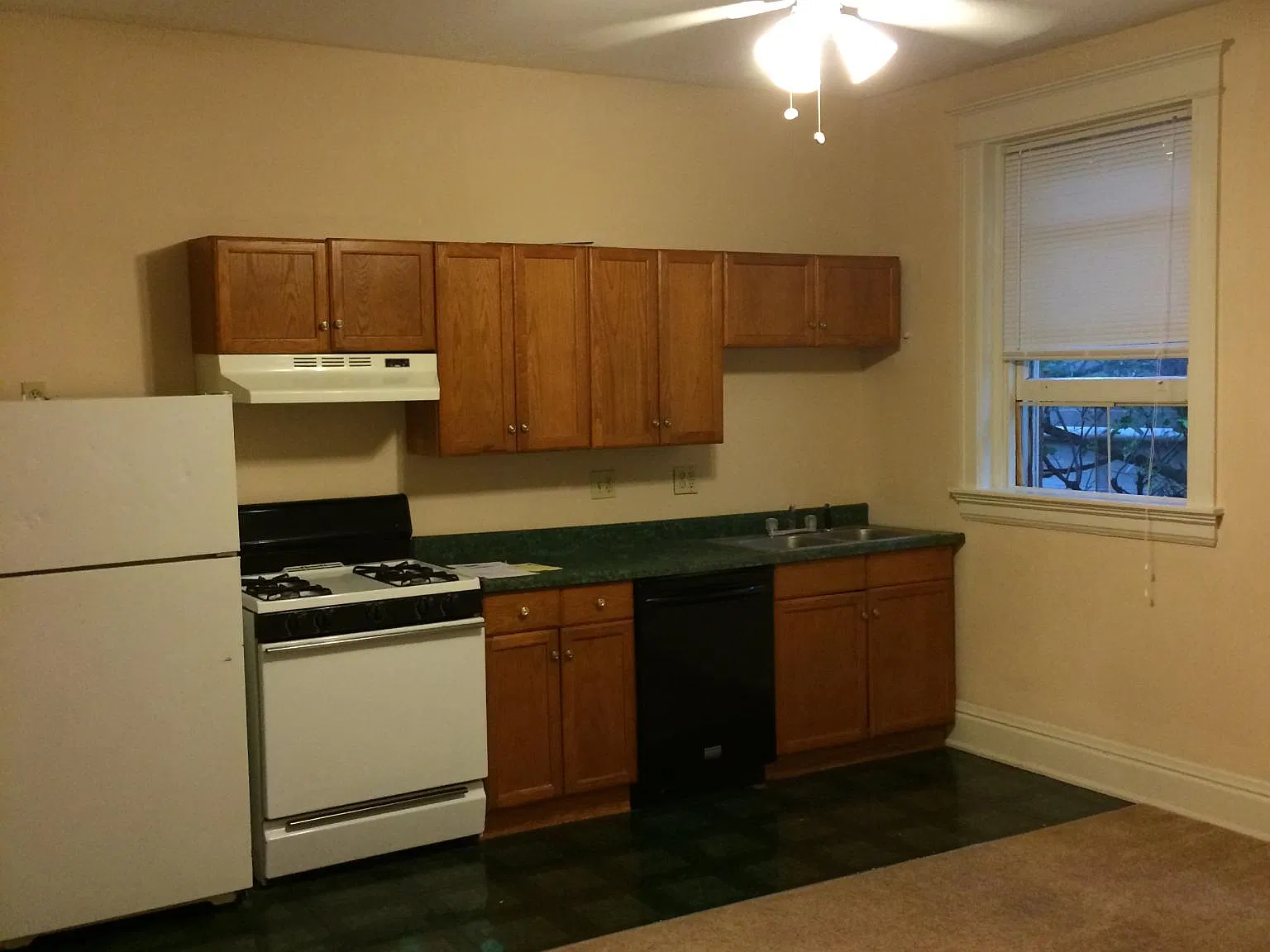 2 bed, 770 sqft, $1,200 — Photo 4
