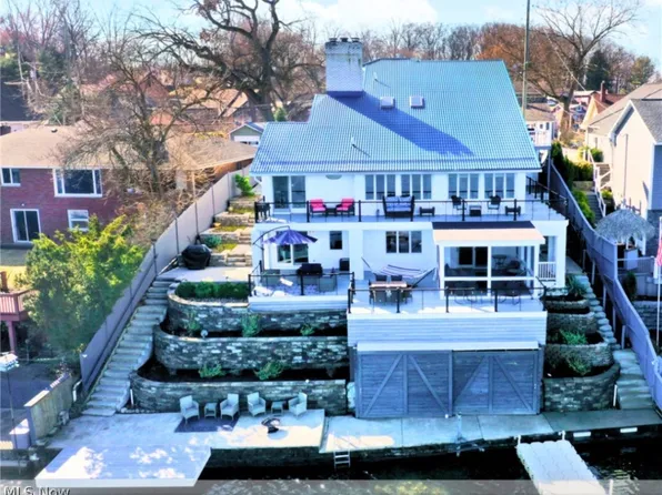 3575 Peninsula Dr, Akron, OH 44319