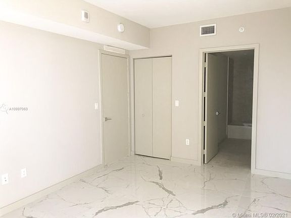 5th image of 488 NE 18th St Unit 3700