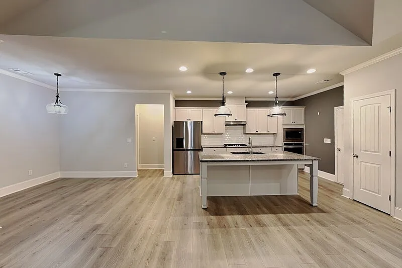 3 bed, 2.0 bath, 2423 sqft, $2,750 — Photo 3