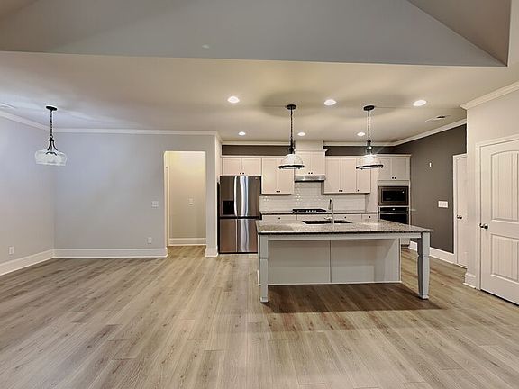 3rd image of 6945 Daylily Ln