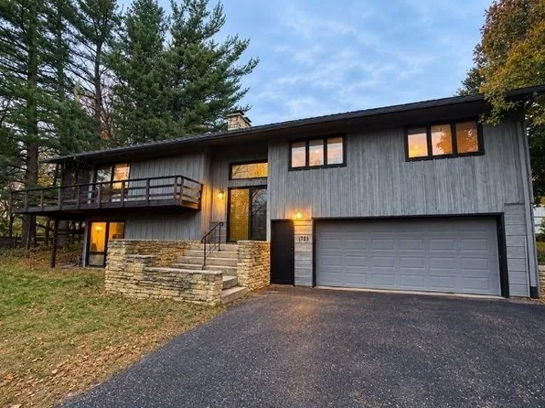 1725 Elizabeth St, Baraboo, WI 53913