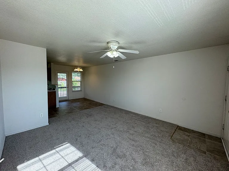 413 Creek St — Photo 4