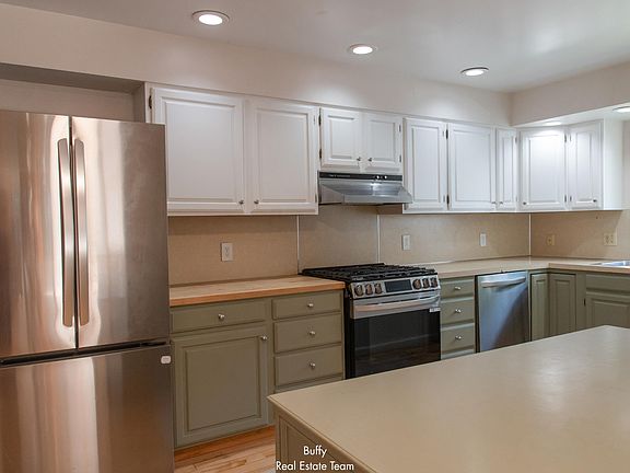 3rd image of 521 Leggat St