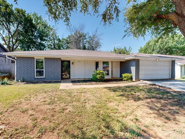 2211 Sierra Dr, Grapevine, TX 76051