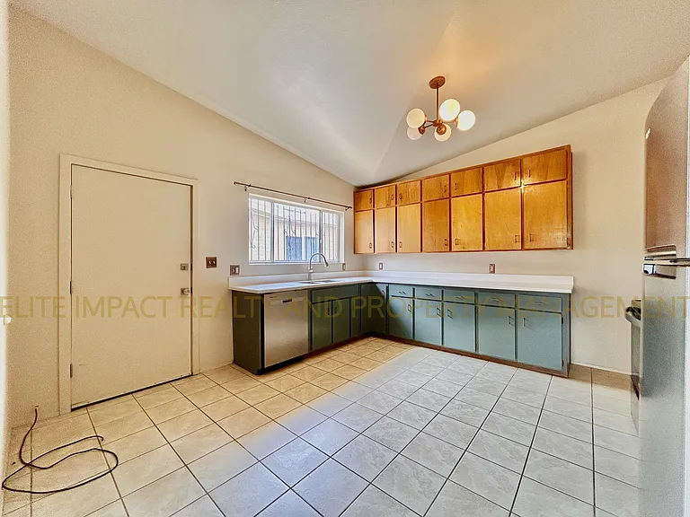 3215 North Cherry Avenue - 3215 — Photo 5