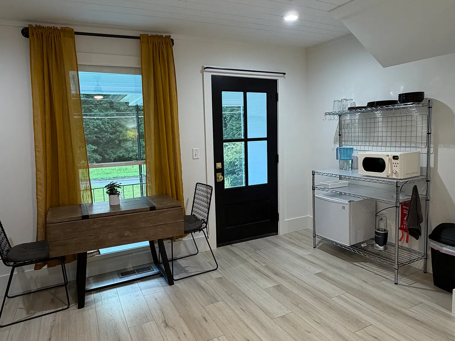1 bed, 375 sqft, $1,300 — Photo 4