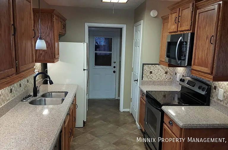 4403 59th St — Photo 3