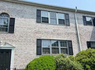 19 Lake Shore Ct APT 4, Brighton, MA 02135