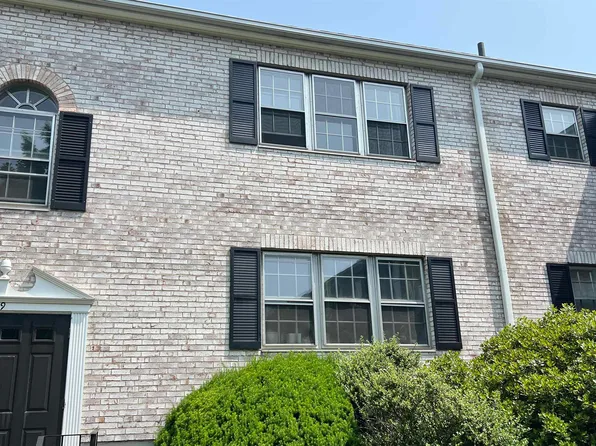 19 Lake Shore Court #4, Boston, MA 02135