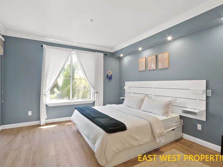 2243 Martin #314 — Photo 16