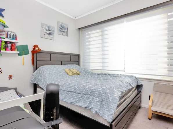 6018 Bleecker Street image 11 of 26