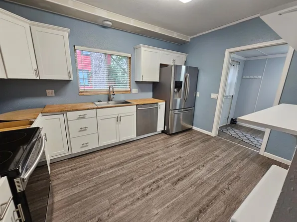 111 Markley Ave S, Thief River Falls, MN 56701